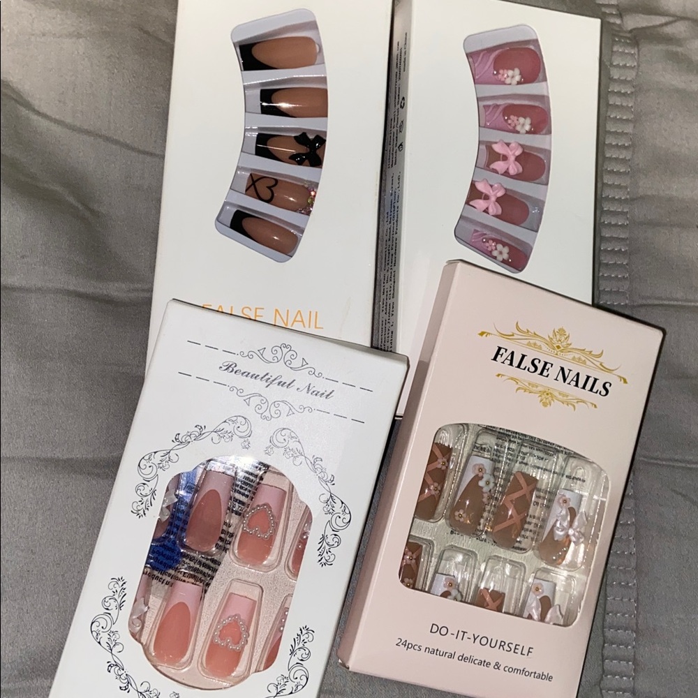 Bundle of 4 medium length sets of press on nails - Picture 5 of 5